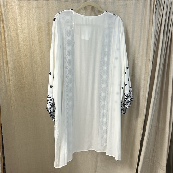 NWT White with Navy Details Kimono - Haptics - Picture 2 of 6